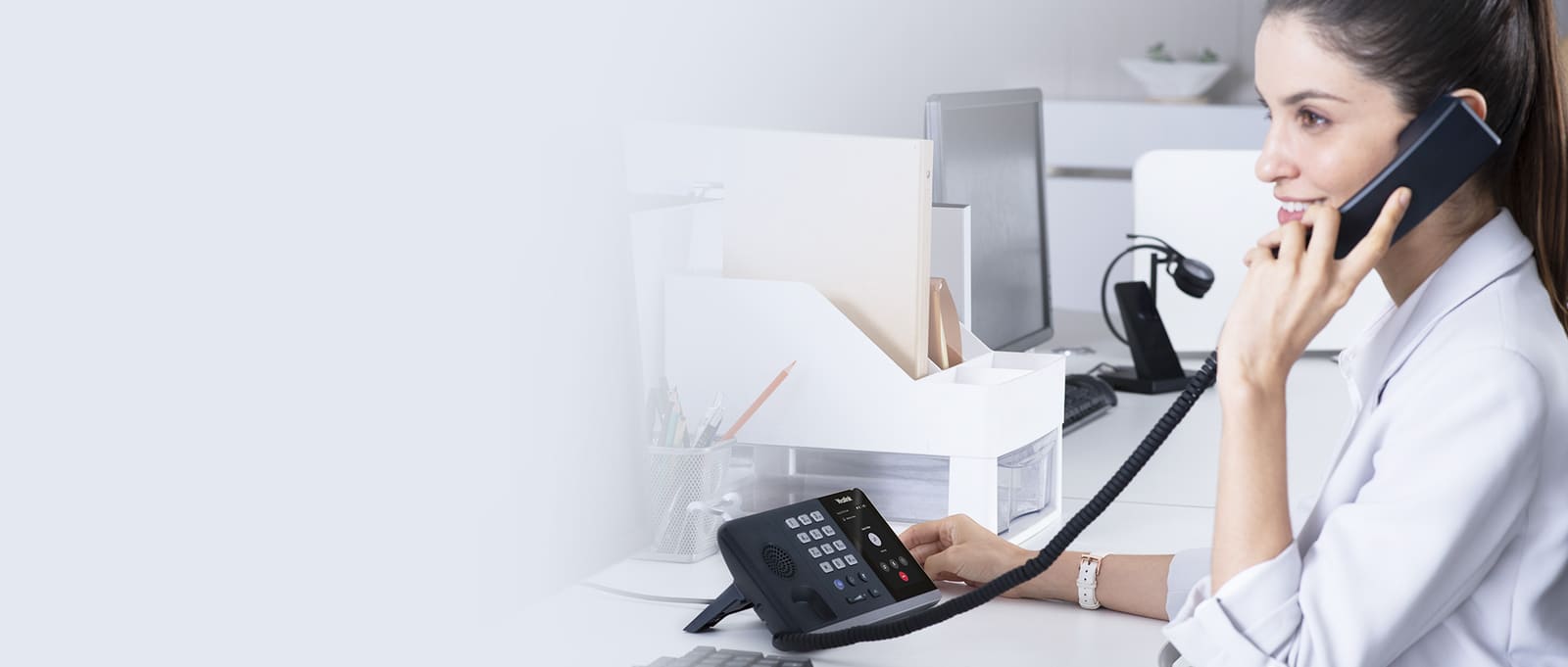 2️⃣ How Do VoIP Phones Work?